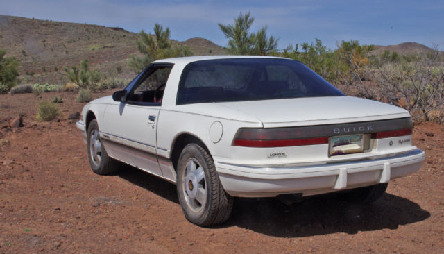 1990 White Buick Reatta Coupe