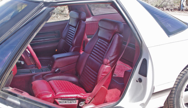 1990 White Buick Reatta Coupe