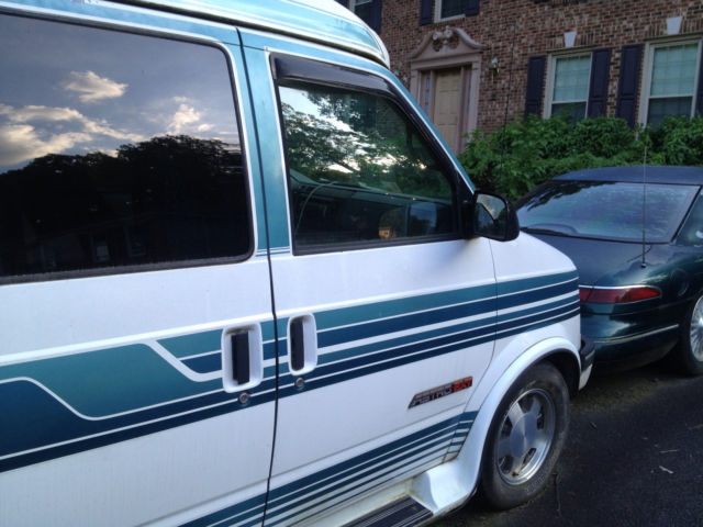 1994 White Chevrolet Astro Extended Passenger Van