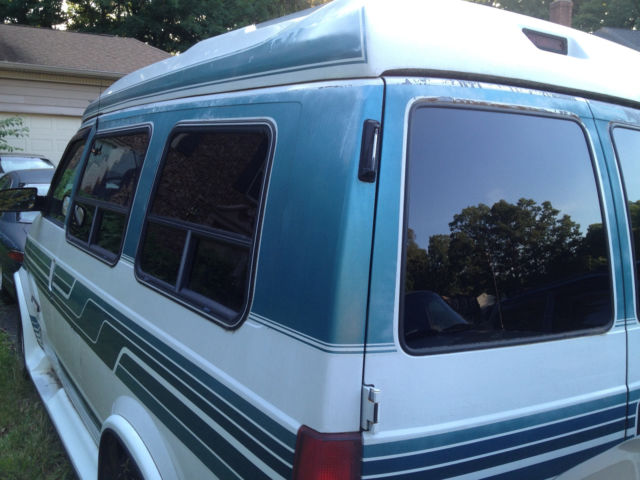 1994 White Chevrolet Astro Extended Passenger Van