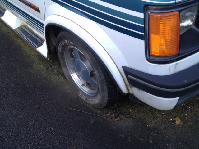 1994 White Chevrolet Astro Extended Passenger Van