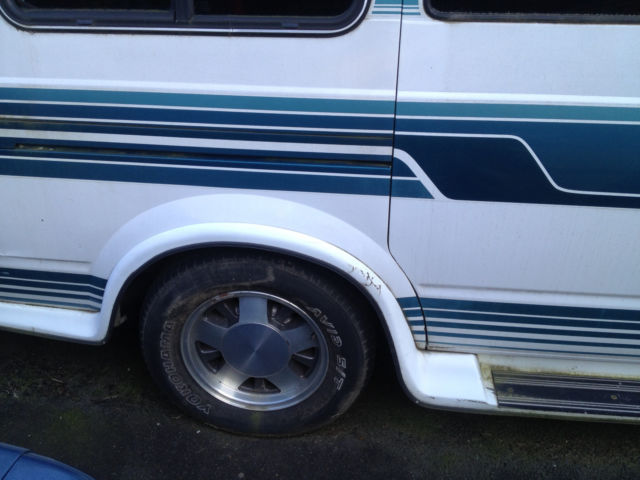 1994 White Chevrolet Astro Extended Passenger Van