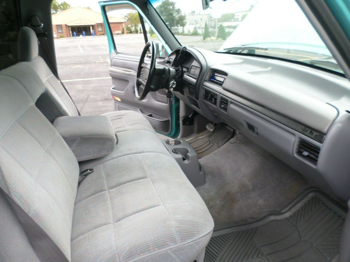 1994 Teal Ford F-150 Standard Cab Pickup