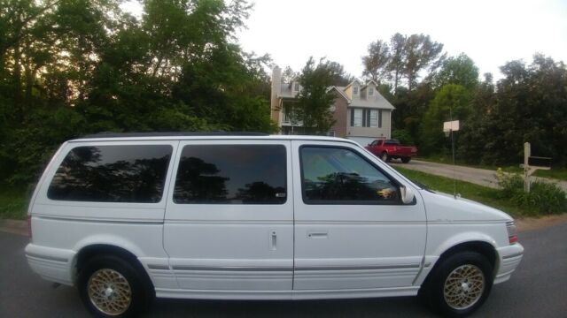 1994 White Chrysler Town & Country Minivan