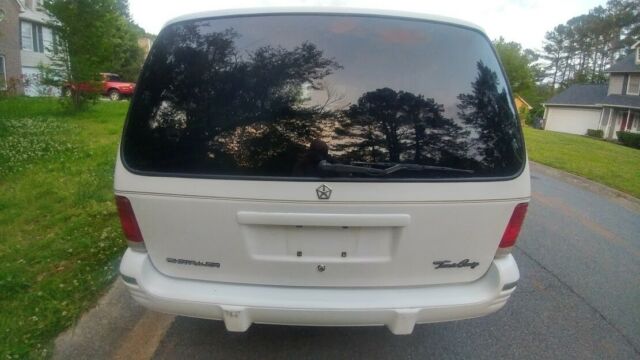 1994 White Chrysler Town & Country Minivan