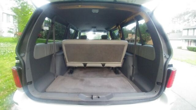 1994 White Chrysler Town & Country Minivan