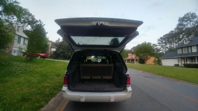 1994 White Chrysler Town & Country Minivan