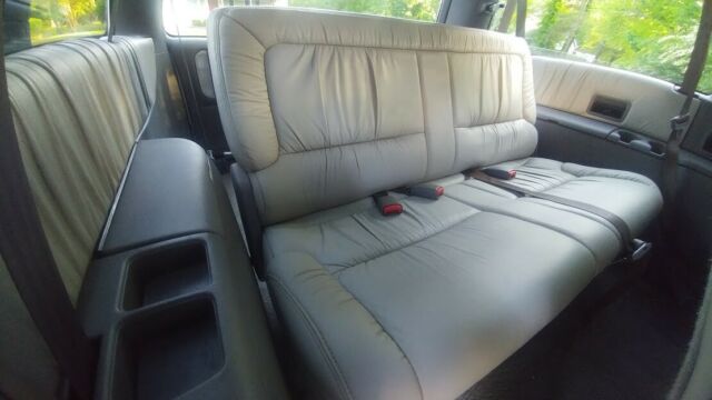 1994 White Chrysler Town & Country Minivan