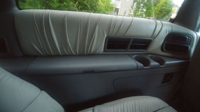 1994 White Chrysler Town & Country Minivan