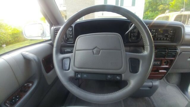 1994 White Chrysler Town & Country Minivan