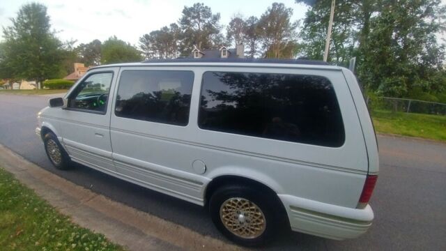 1994 White Chrysler Town & Country Minivan