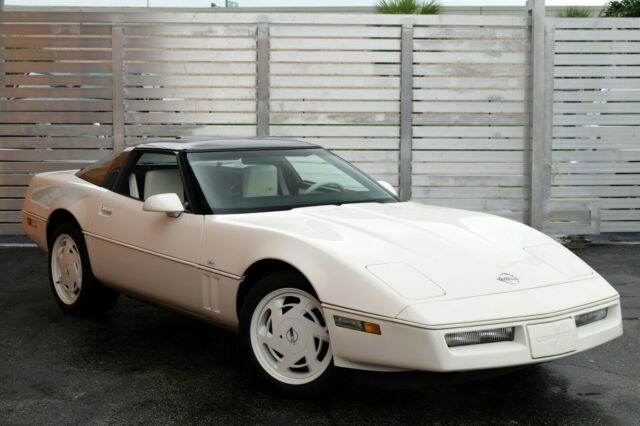 1988 White Chevrolet Corvette Coupe