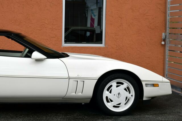 1988 White Chevrolet Corvette Coupe