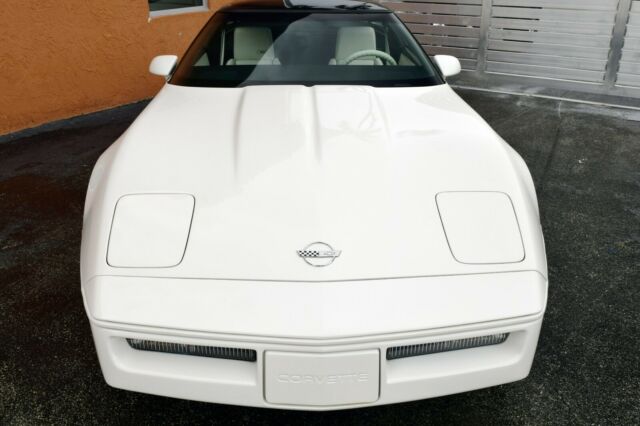 1988 White Chevrolet Corvette Coupe