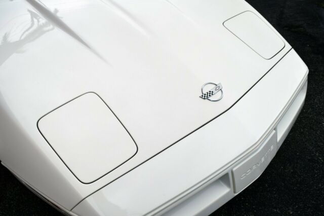 1988 White Chevrolet Corvette Coupe
