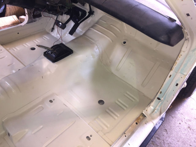 1971 White Ford Mustang Fastback