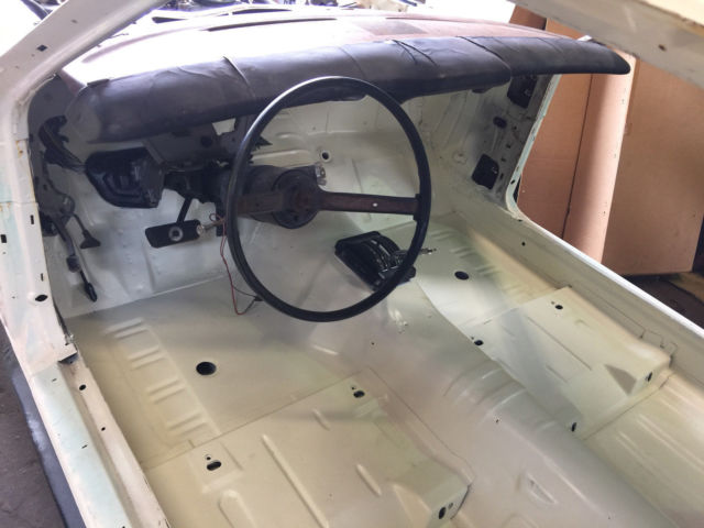 1971 White Ford Mustang Fastback