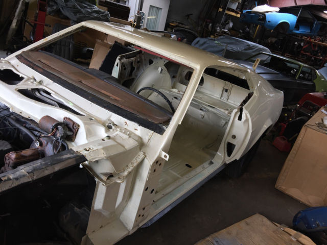 1971 White Ford Mustang Fastback