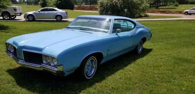 1970 Blue Oldsmobile Cutlass Coupe