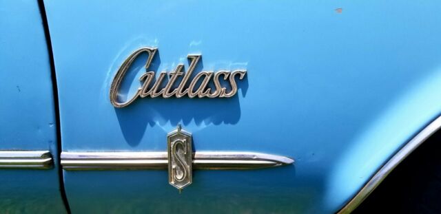 1970 Blue Oldsmobile Cutlass Coupe