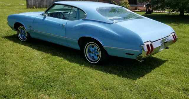 1970 Blue Oldsmobile Cutlass Coupe