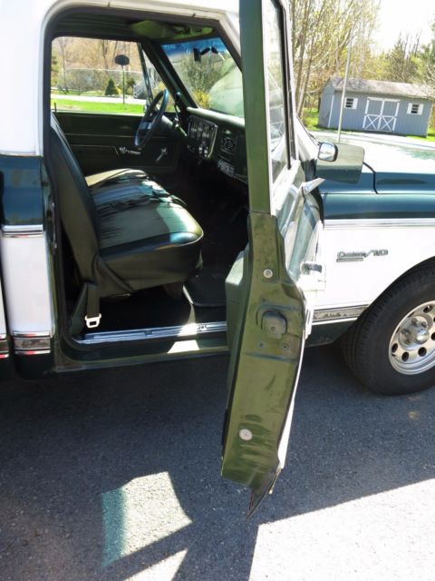 1972 Green/White Chevrolet C-10 Standard Cab Pickup
