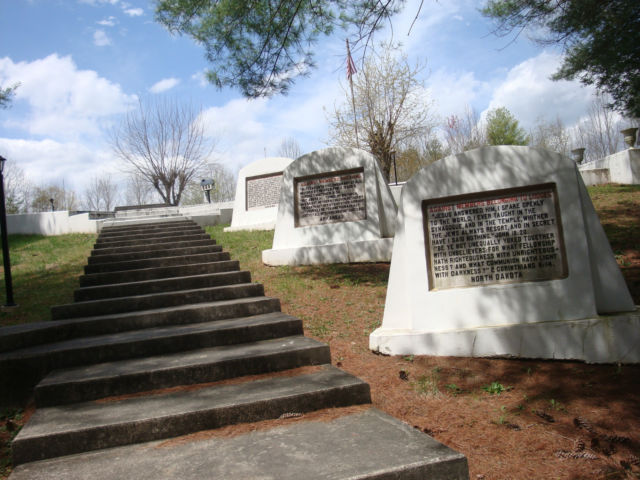 1986 BURGANDY Chrysler LeBaron Convertible