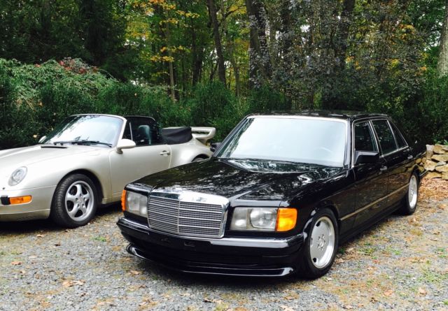 1984 Black Mercedes-Benz 500-Series Sedan