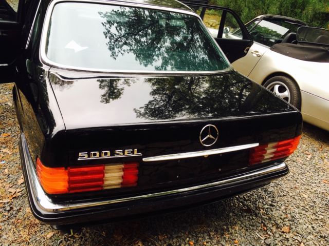 1984 Black Mercedes-Benz 500-Series Sedan