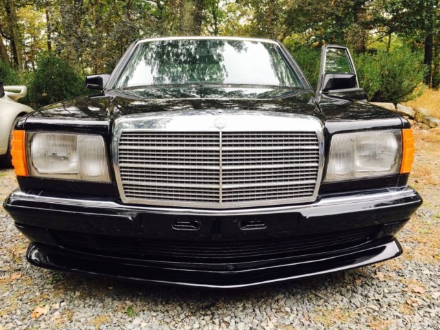 1984 Black Mercedes-Benz 500-Series Sedan