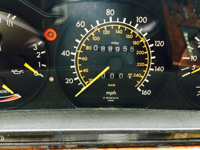 1984 Black Mercedes-Benz 500-Series Sedan