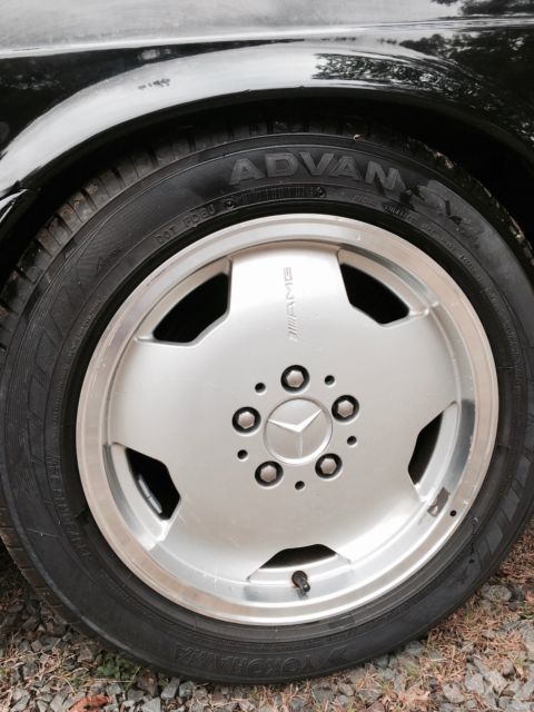 1984 Black Mercedes-Benz 500-Series Sedan