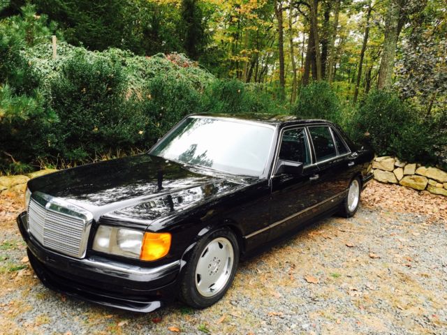 1984 Black Mercedes-Benz 500-Series Sedan