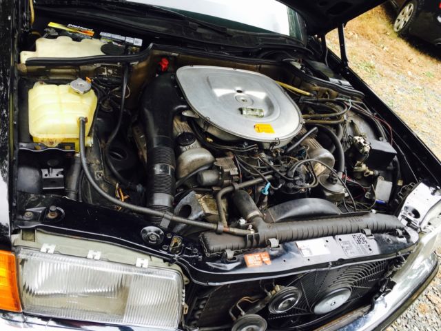 1984 Black Mercedes-Benz 500-Series Sedan