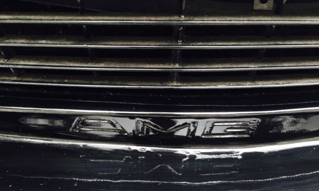 1984 Black Mercedes-Benz 500-Series Sedan