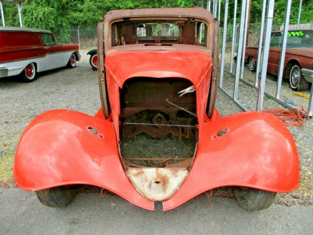 1933 Rusty Ford Tudor 2 Dr. Sedan
