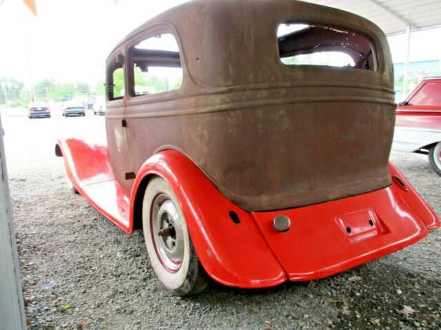 1933 Rusty Ford Tudor 2 Dr. Sedan