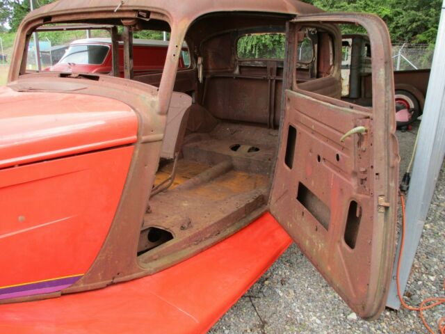 1933 Rusty Ford Tudor 2 Dr. Sedan