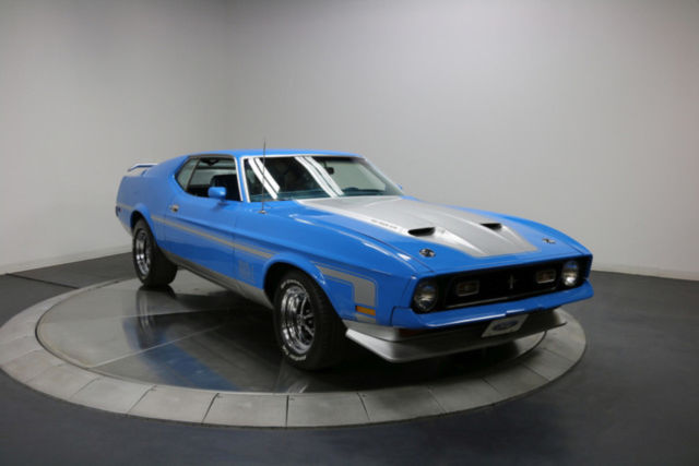 1971 Blue Ford Mustang
