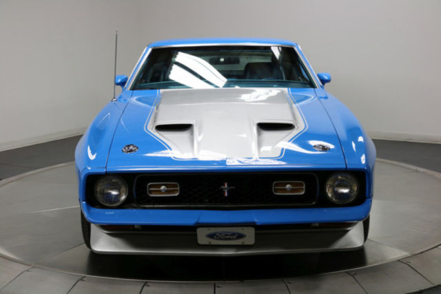 1971 Blue Ford Mustang