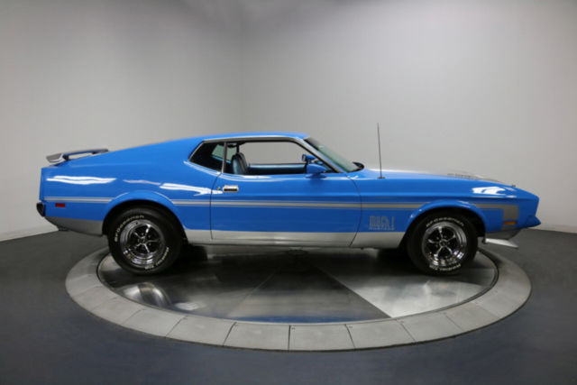 1971 Blue Ford Mustang