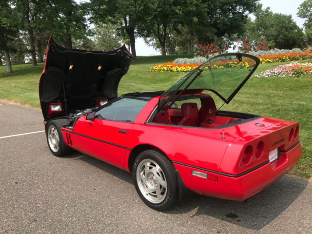 1990 RED Chevrolet Corvette