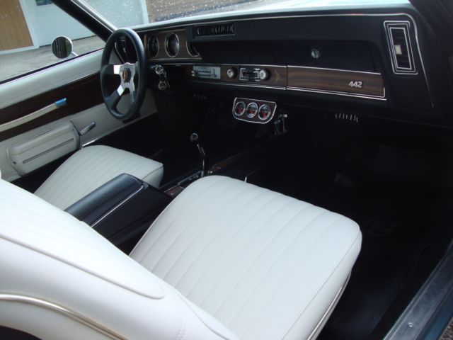 1972 Nordic Blue Oldsmobile Cutlass Coupe