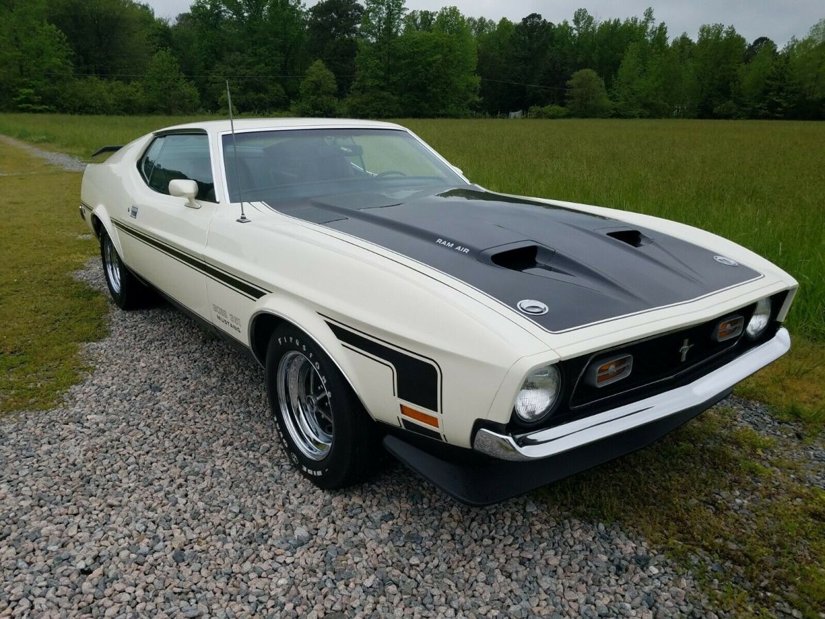 1971 White Ford Mustang Coupe