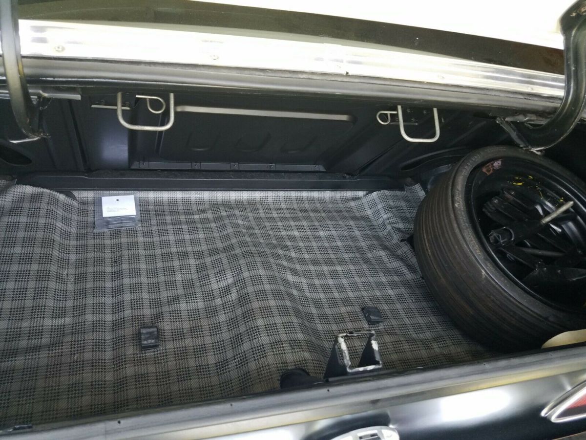 1971 White Ford Mustang Coupe