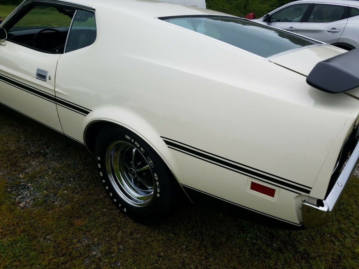 1971 White Ford Mustang Coupe