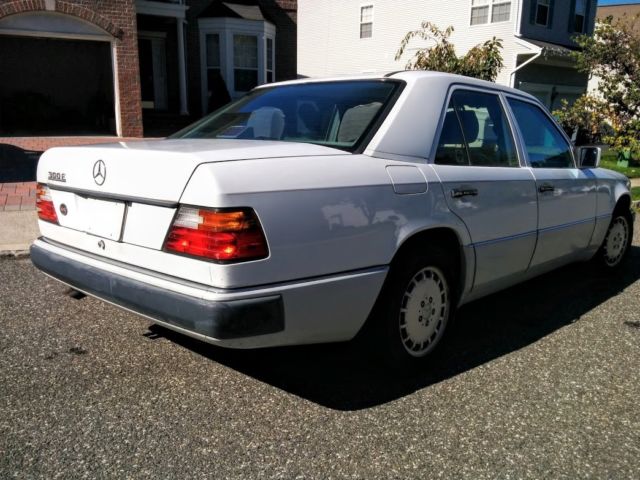 1992 White Mercedes-Benz E-Class Sedan