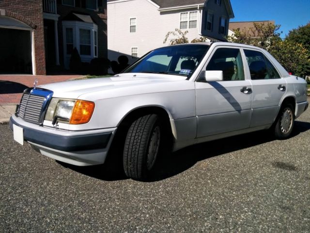 1992 White Mercedes-Benz E-Class Sedan