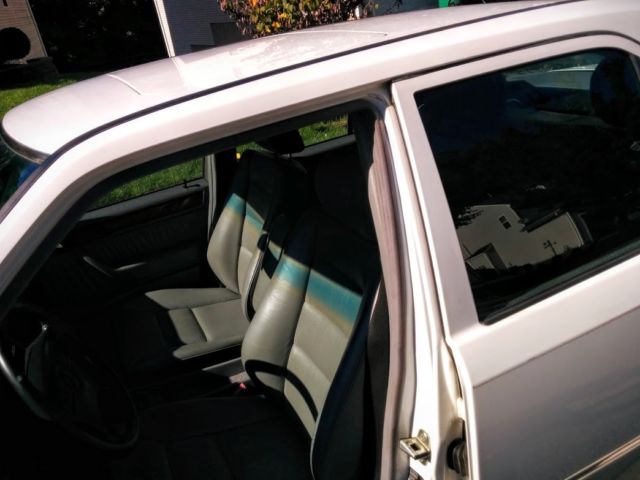 1992 White Mercedes-Benz E-Class Sedan