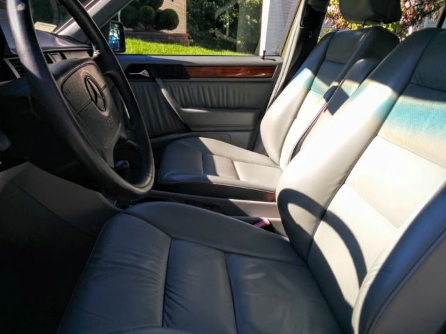 1992 White Mercedes-Benz E-Class Sedan